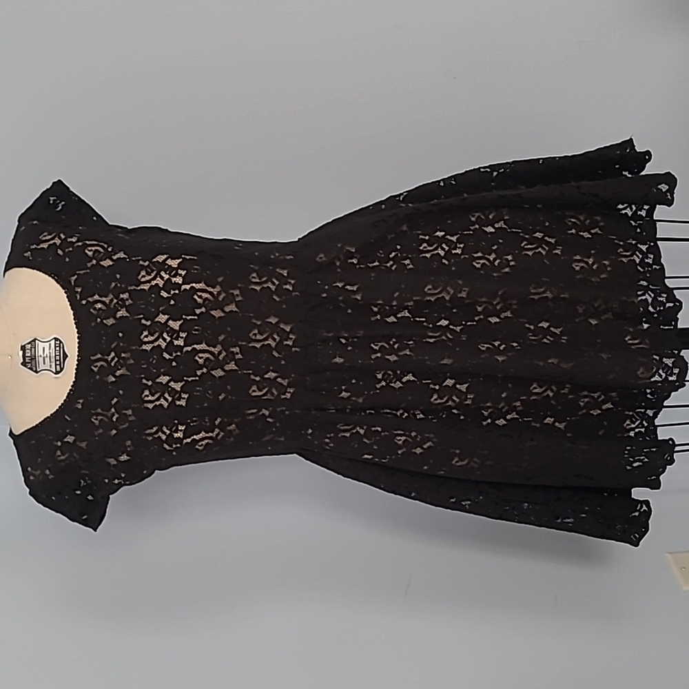 NWOT  Veeko laces dress  medium size (36) mini & sleeveless dress  side …
